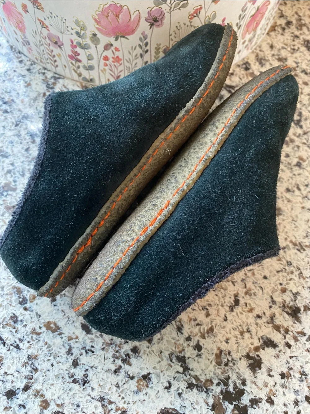 SOREL Lanner Ridge Kids Slip On Slippers Black Suede Upper Fleece Lining 1